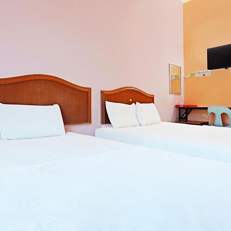 Oyo 90598 Living House C0 Hotel Kuching Eksteriør billede