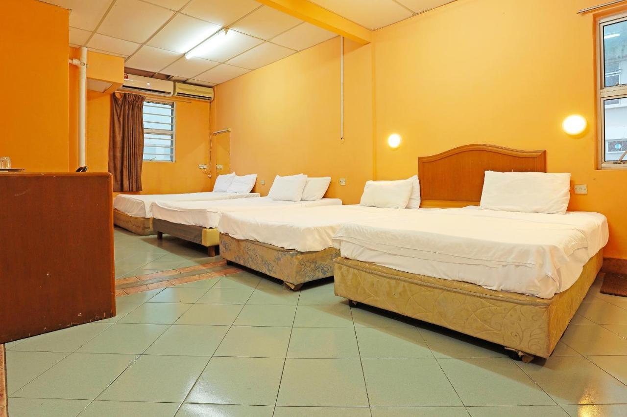 Oyo 90598 Living House C0 Hotel Kuching Eksteriør billede