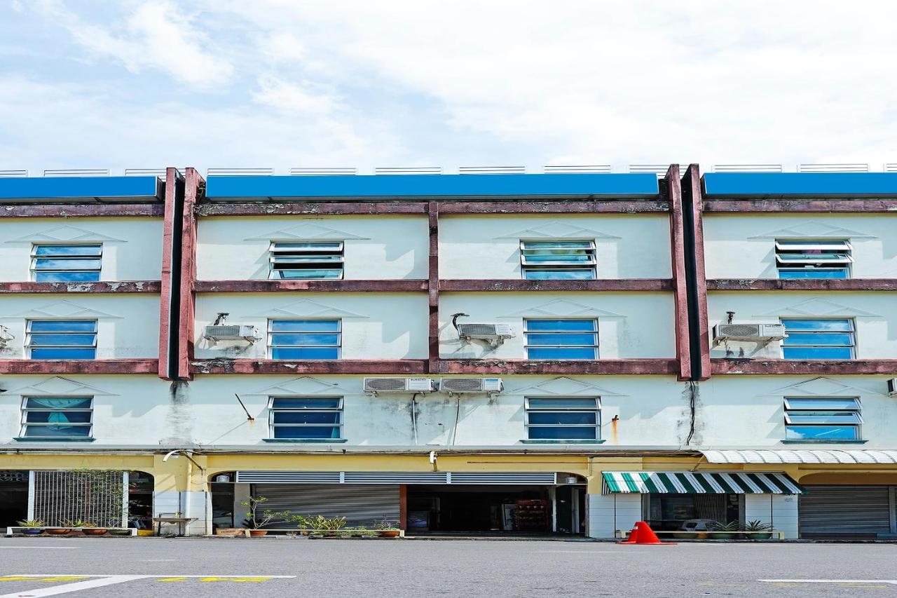 Oyo 90598 Living House C0 Hotel Kuching Eksteriør billede