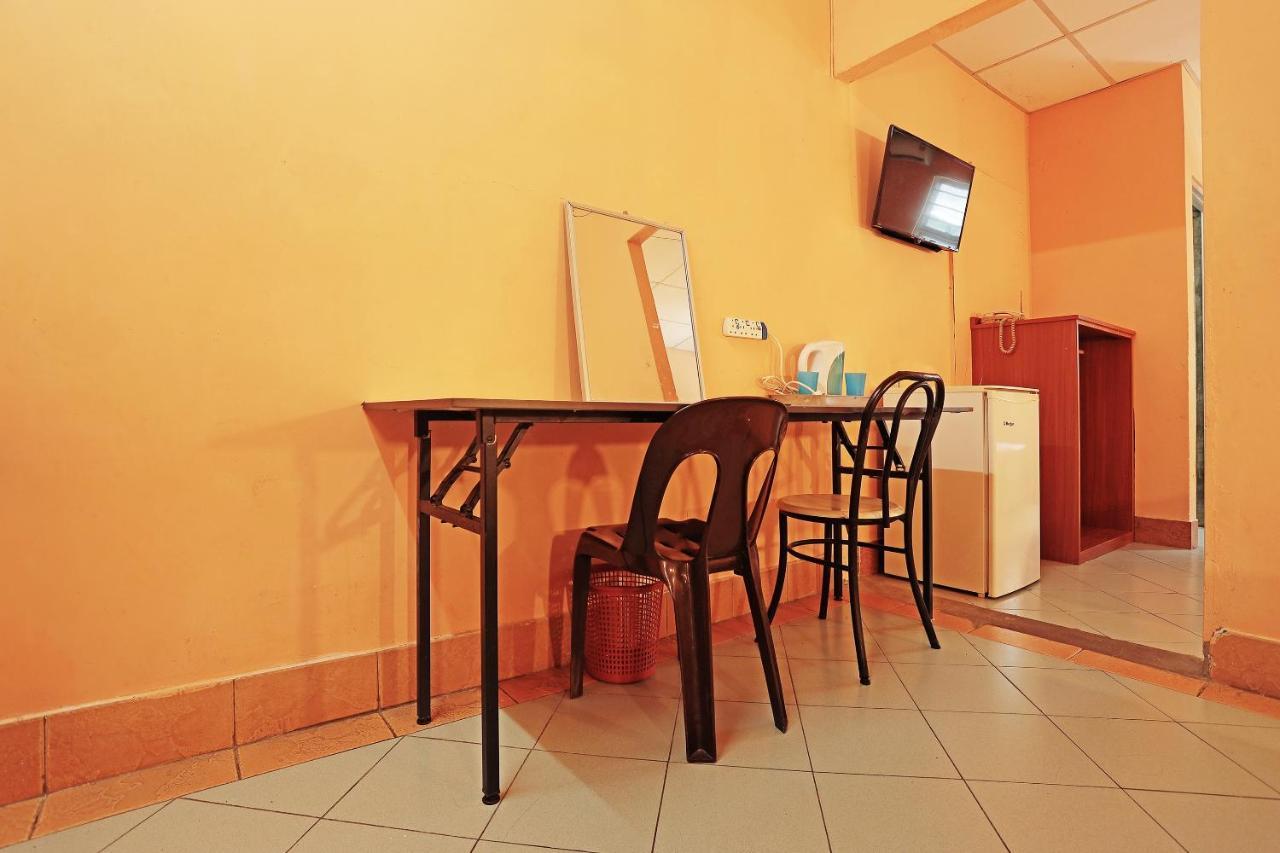 Oyo 90598 Living House C0 Hotel Kuching Eksteriør billede