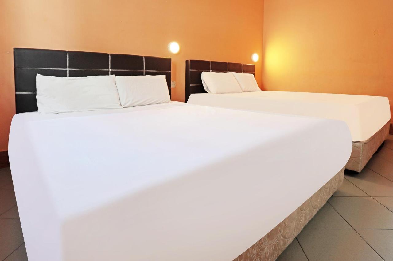 Oyo 90598 Living House C0 Hotel Kuching Eksteriør billede