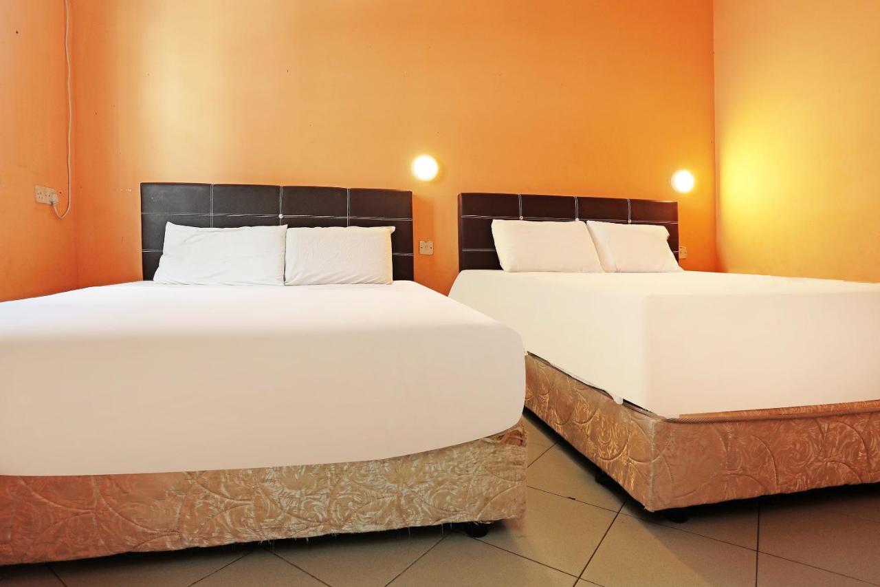 Oyo 90598 Living House C0 Hotel Kuching Eksteriør billede