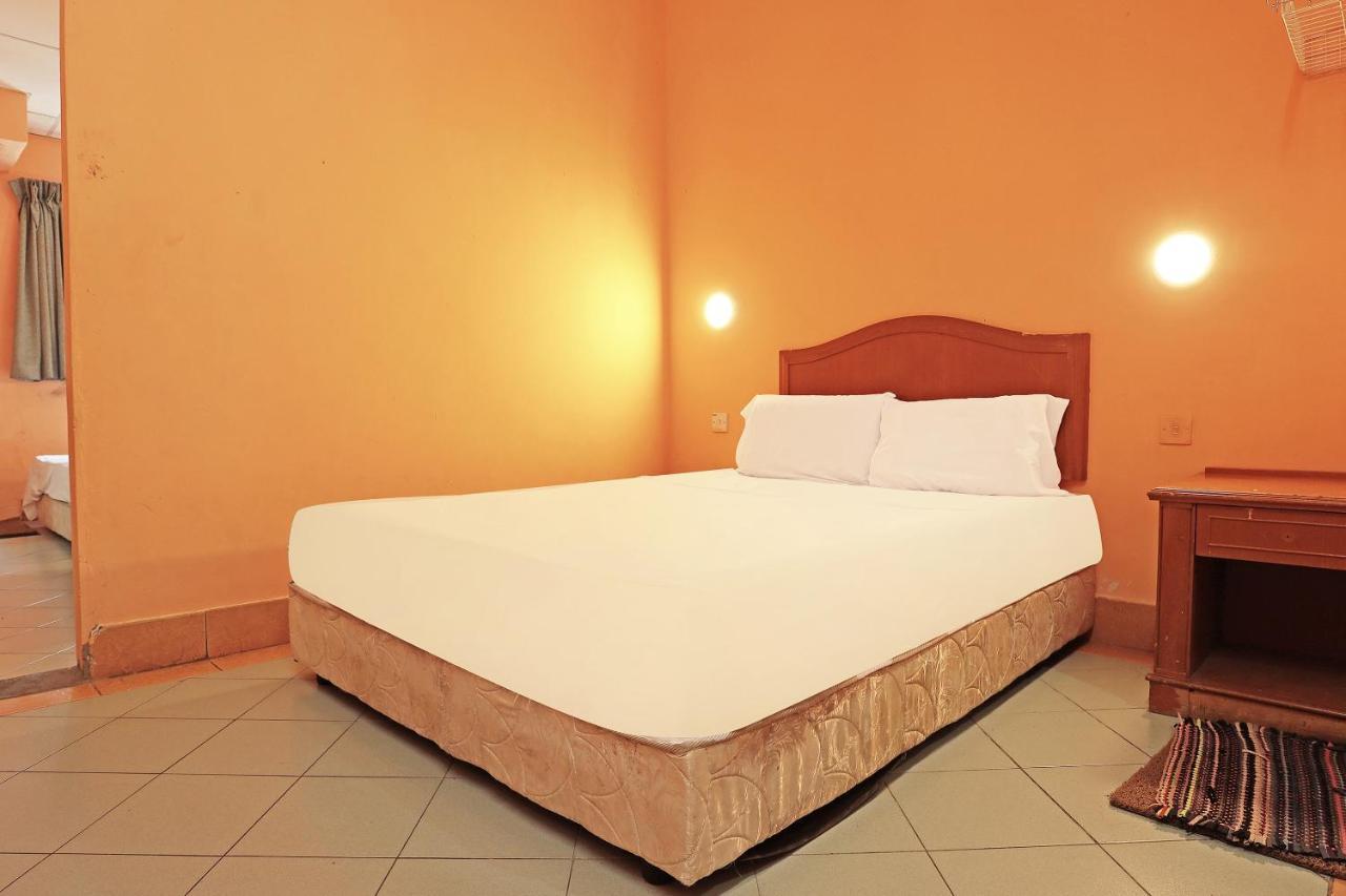 Oyo 90598 Living House C0 Hotel Kuching Eksteriør billede