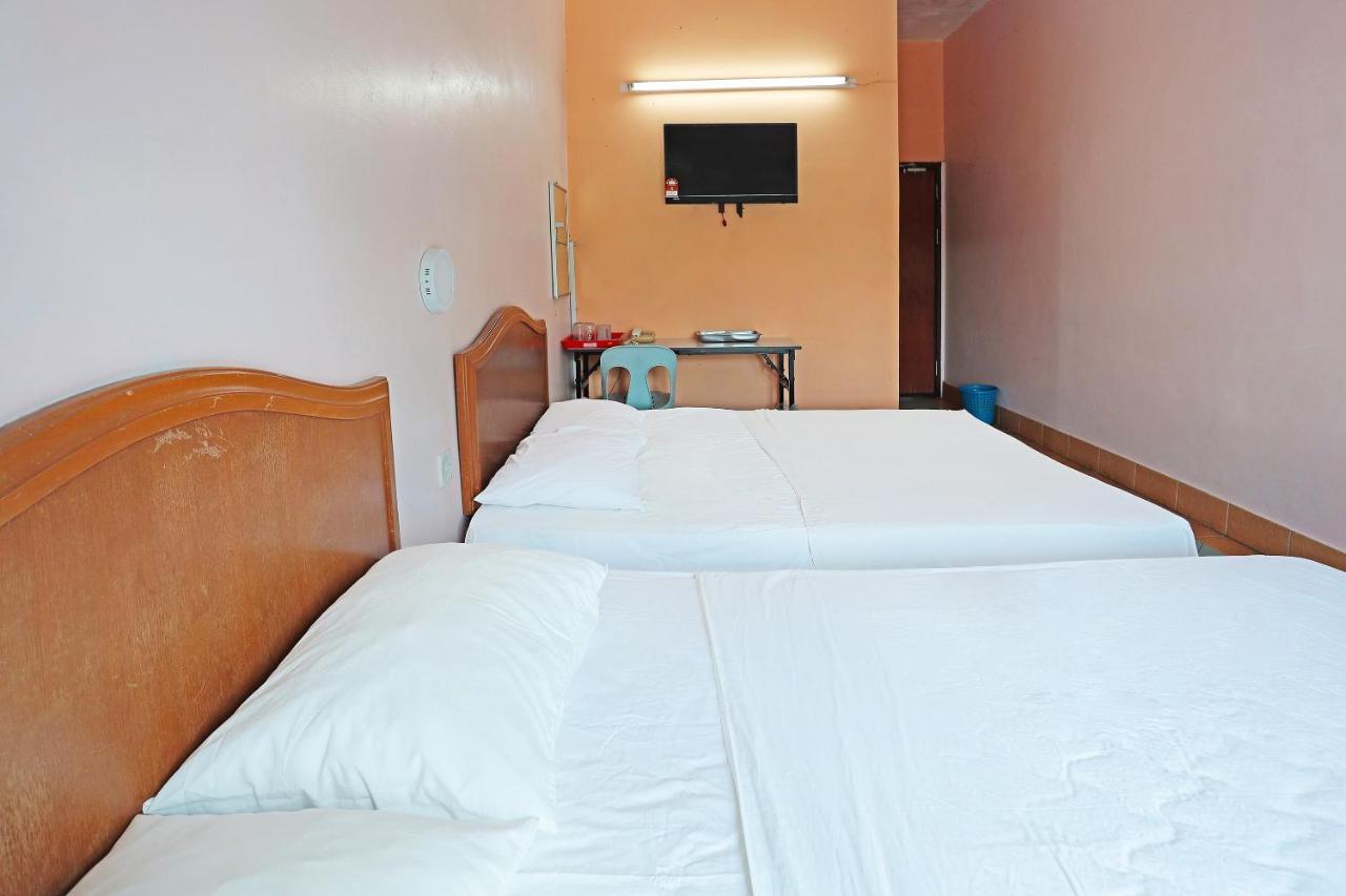 Oyo 90598 Living House C0 Hotel Kuching Eksteriør billede