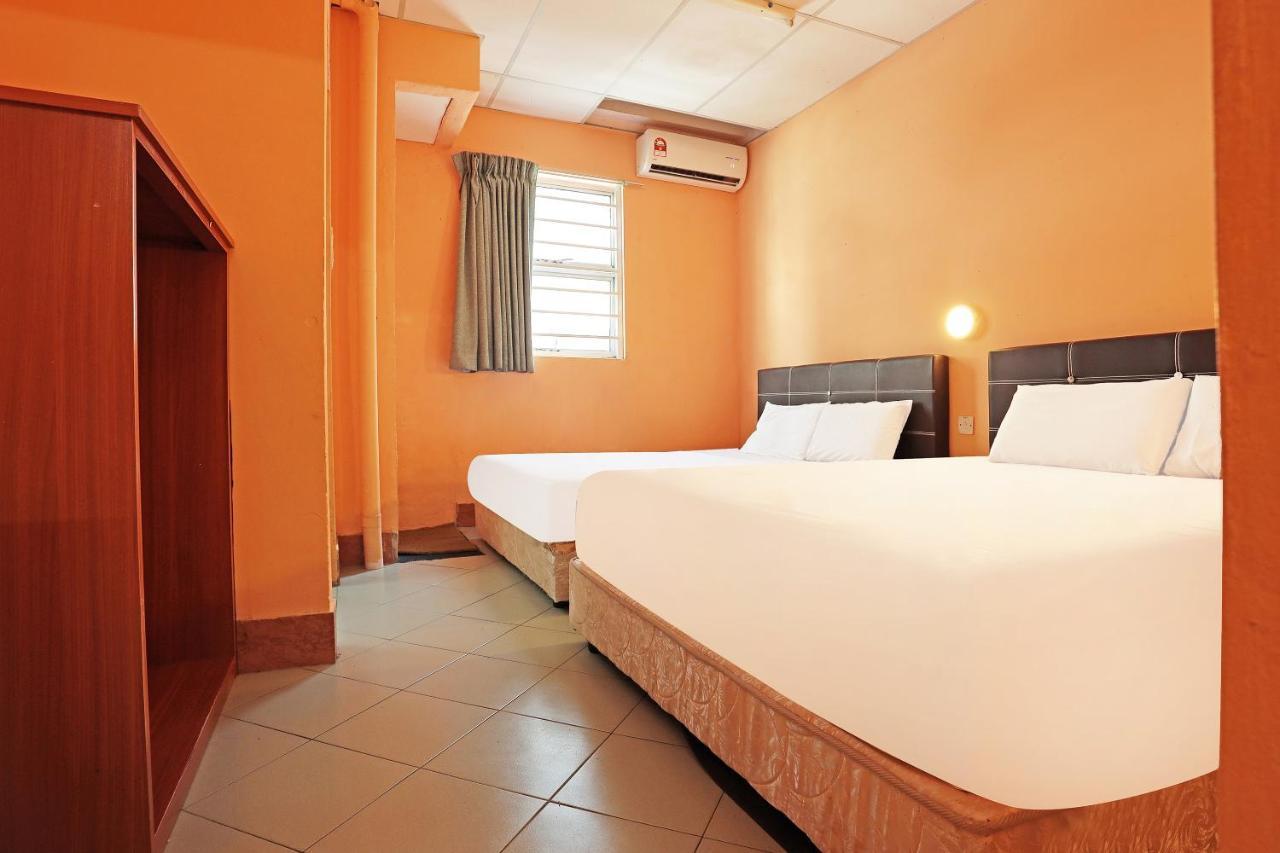 Oyo 90598 Living House C0 Hotel Kuching Eksteriør billede