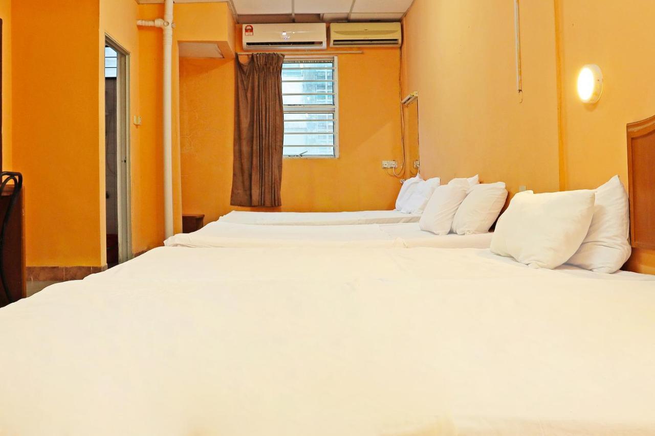 Oyo 90598 Living House C0 Hotel Kuching Eksteriør billede